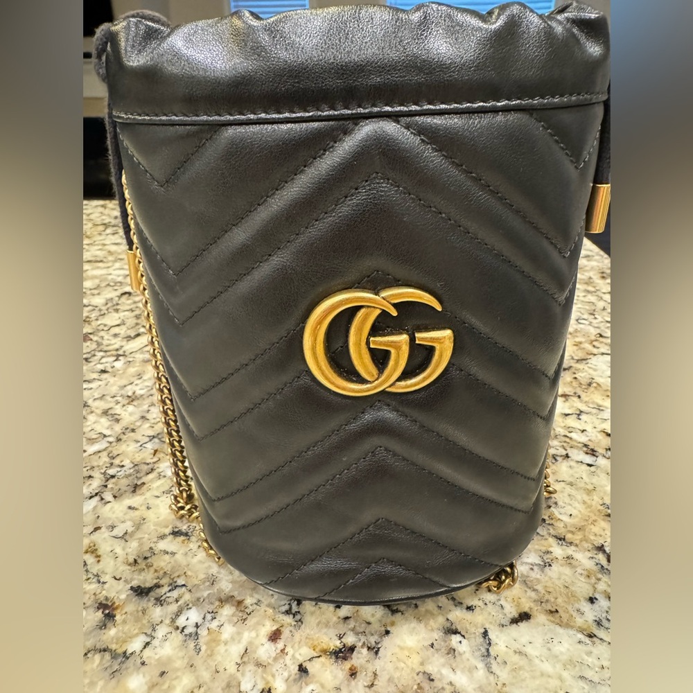 Gucci Marmont Bucket Bag 2.0 Chevron Black